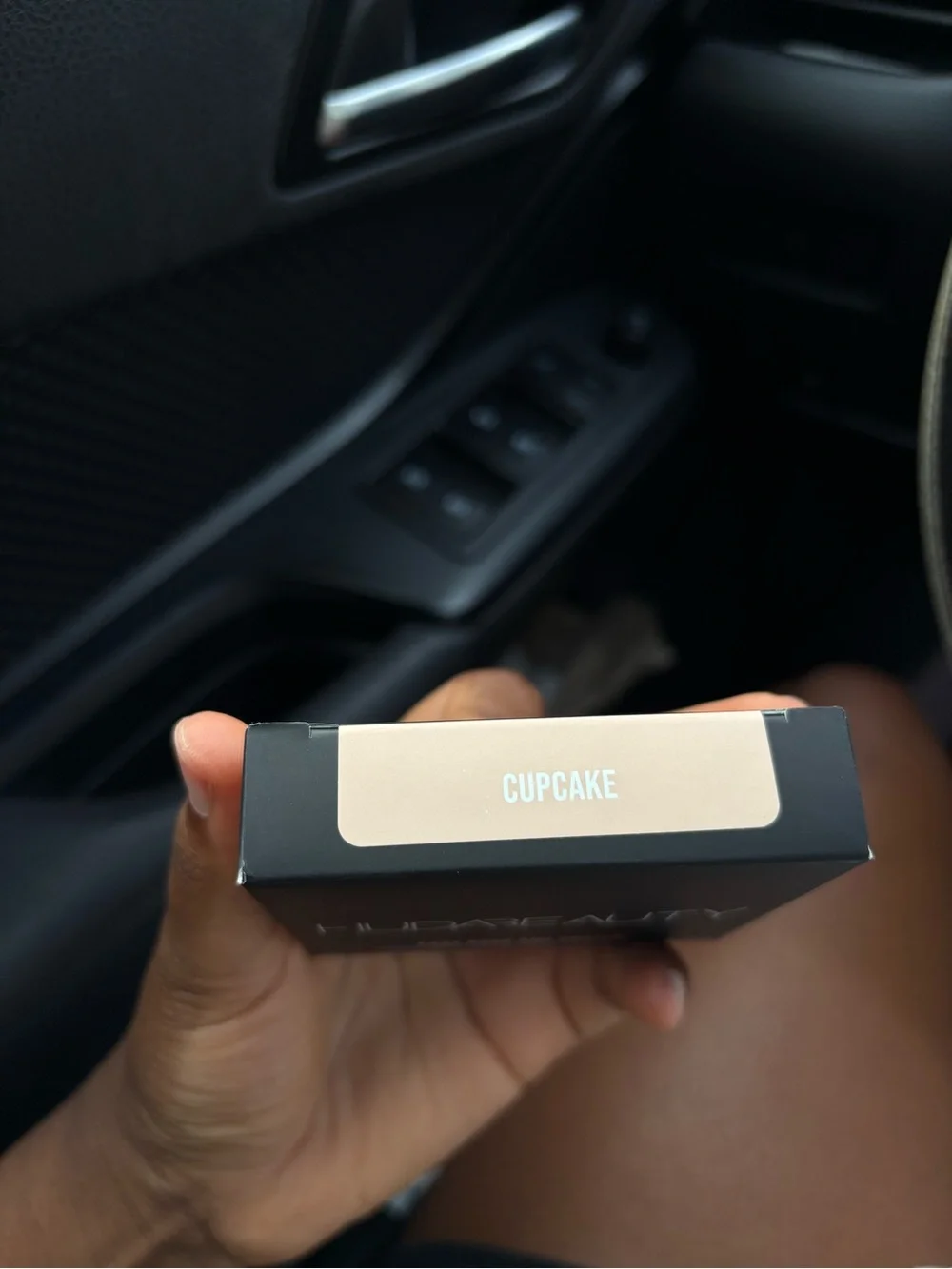 HUDA BEAUTY Easy Bake and Snatch Pressed Setting Powder - Black & Pink Text